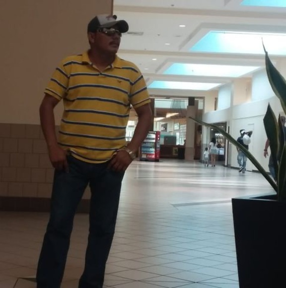 Meet your Posher, Adán - Picture 1 of 1